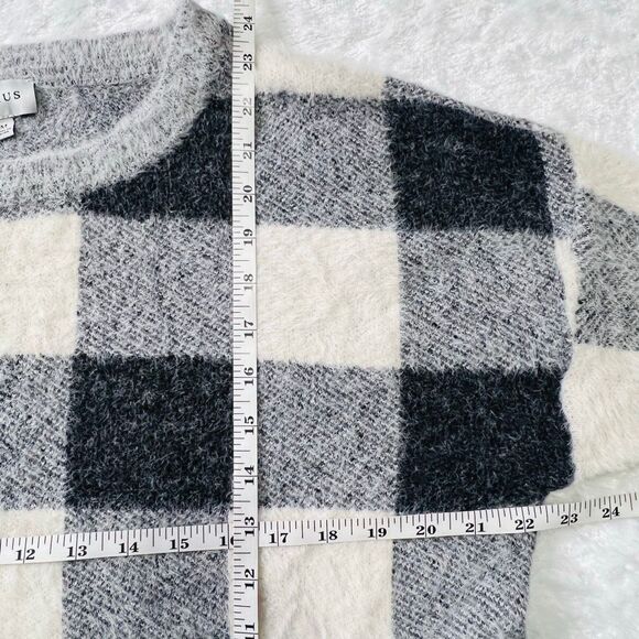 Cyrus fuzzy buffalo checkered plaid sweater. - Picture 3 of 6